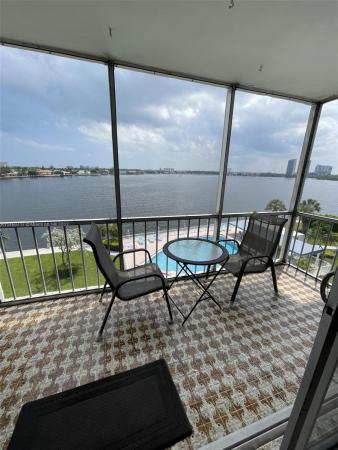 Point East, 3010 Marcos Dr #R508, Aventura, Florida 33160, image 2