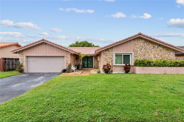 Country Lake Manors, 20118 NW 62nd Ave, Country Club, Florida 33015, image 1