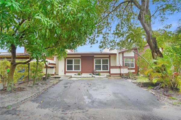 Brentwood Manors 1, 2621 NW 62nd Ter #2621, Sunrise, Florida 33313, image 1