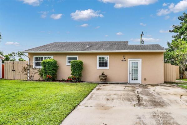 Forest Hill Village, 5644 Maypop Rd, West Palm Beach, Florida 33415, image 1