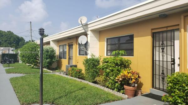 Pembroke Arms, Hollywood, Florida 33020, image 1