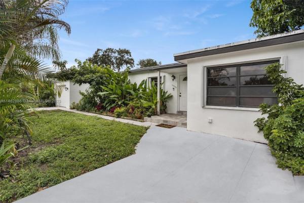 Fulford Highlands, 16200 NE 4th Ave, Golden Glades, Florida 33162, image 1