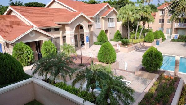 Royal Palm Place At The Hammocks, 15751 SW 106th Ter #305, The Hammocks, Florida 33196, image 1