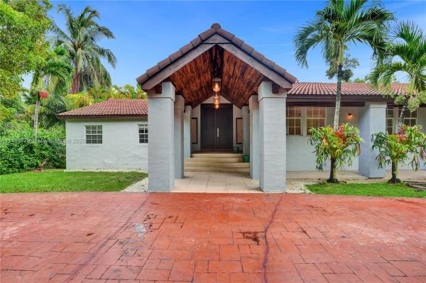 Ludlum Plaza, 7511 SW 67th Ave, South Miami, Florida 33143, image 1