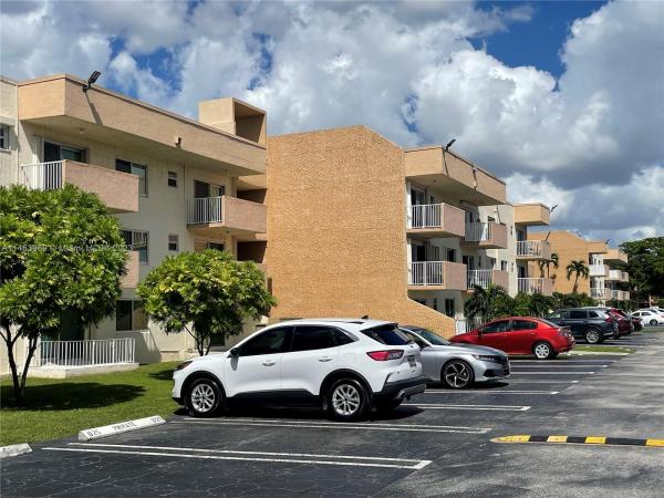Coral Way Village, 10300 Coral Way #D32, University Park, Florida 33165, image 1