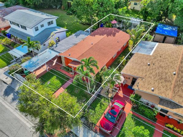 De Hedouvilles, 3240 Thomas Ave, Miami, Florida 33133, image 1