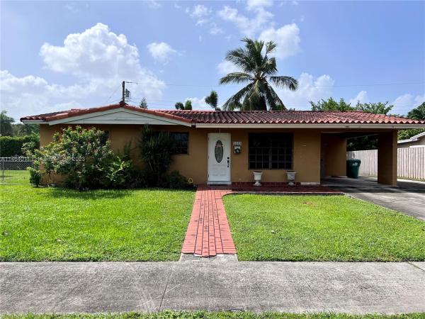 Heftler Homes, 5510 SW 104th Ave, Westwood Lakes, Florida 33165, image 1