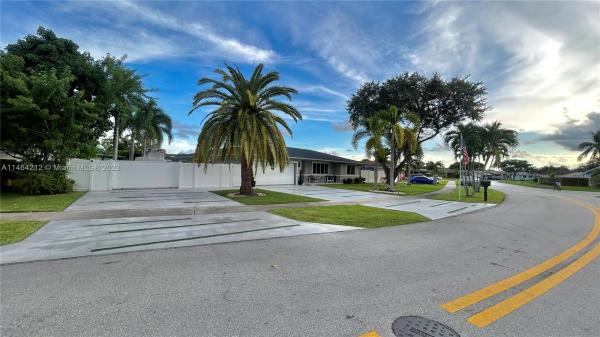 Arrowhead Country Homes, 8304 SW 26th Pl, Davie, Florida 33328, image 1