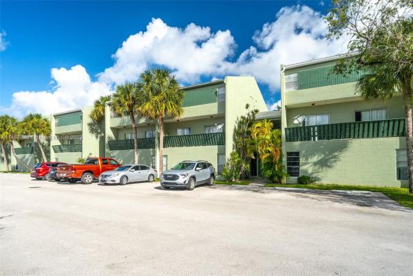 Sun & Lake, 8913 NW 28th Dr #40, Coral Springs, Florida 33065, image 1