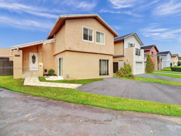 Fontainebleau Park West Villas, 1007 NW 106th Avenue Cir, Fountainebleau, Florida 33172, image 1