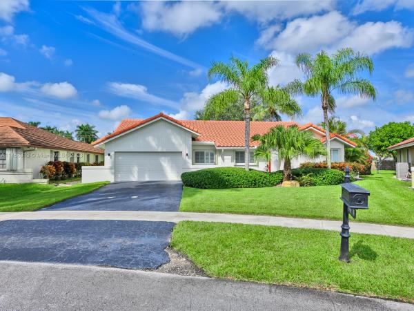 Oak Knoll Estates, 1501 W Oak Knoll Cir, Davie, Florida 33324, image 1