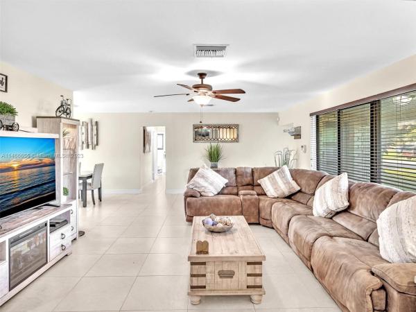 Laurel Manor, 1867 NW 9th Ave, Homestead, Florida 33030, image 1