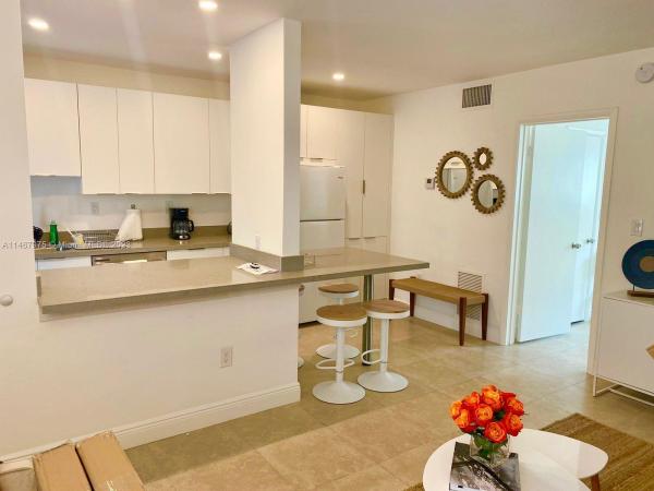 Sunrise Club, 100 Sunrise Dr #24, Key Biscayne, Florida 33149, image 1