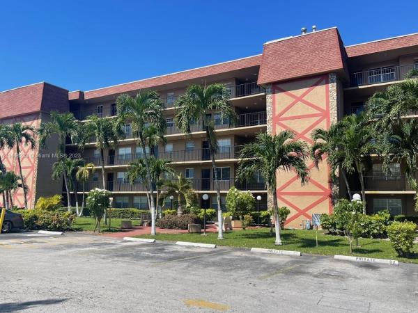 Kings Castle, 6575 W 4th Ave #101, Hialeah, Florida 33012, image 1