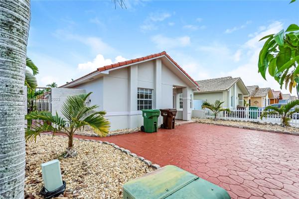 Universal Dream Homes, 2626 W 72nd Pl, Hialeah, Florida 33016, image 1