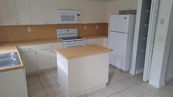 Shoma Townhomes At Royal Palm Beach, 2150 Shoma Dr #226, Royal Palm Beach, Florida 33414, image 1