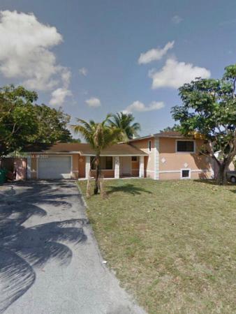 Mansionette Homes, 1325 NE 203rd St, Ives Estates, Florida 33179, image 1