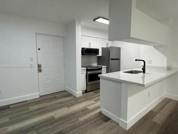 Pinehurst Club, 440 S Park Rd #4-306, Hollywood, Florida 33021, image 1