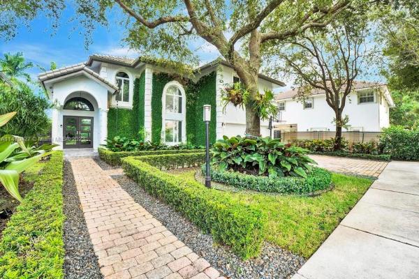Pinewood Grove, 9401 SW 97th Ct, Kendall, Florida 33176, image 2