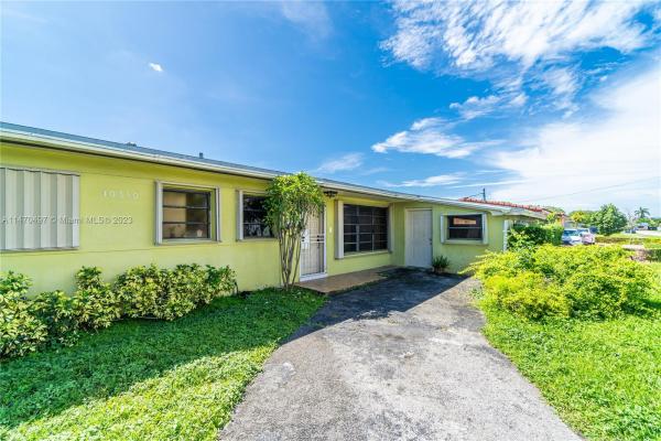 Heftler Homes, 10310 SW 45th St, Westwood Lakes, Florida 33165, image 1