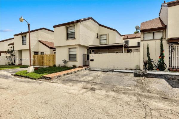 Wind Lake Village, 9720 NW 5th Ln #9720, Fountainebleau, Florida 33172, image 1