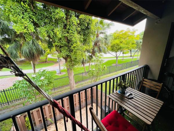 Park Lake Village, 220 W Park Dr #204-3, Fountainebleau, Florida 33172, image 1