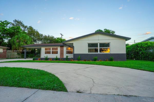 Park Manor, 330 W 32nd St, Riviera Beach, Florida 33404, image 2