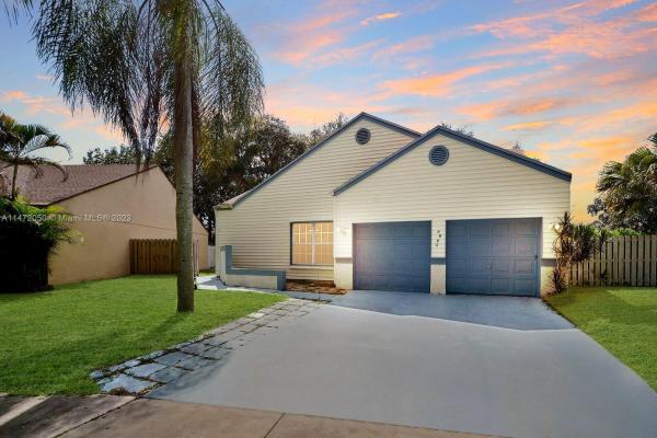 Cinnamon Place At Honeywoods, 8690 SW 16th Ct, Pembroke Pines, Florida 33025, image 1