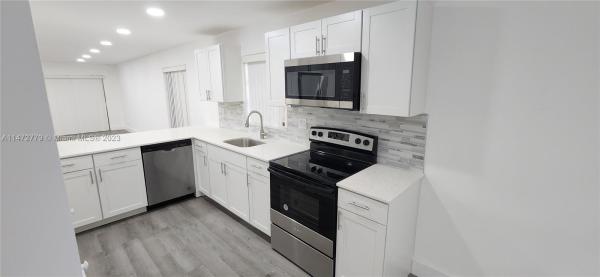 Vizcaya Garden Villas, 157 SE 7th St, Deerfield Beach, Florida 33441, image 1