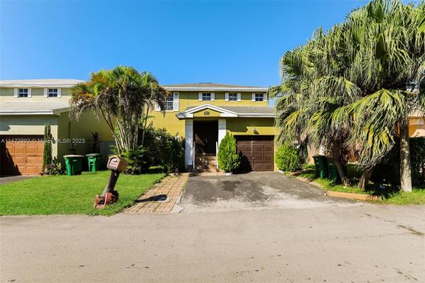 Villas At Woodland Greens, 5811 Woodland Point Dr, Tamarac, Florida 33319, image 1