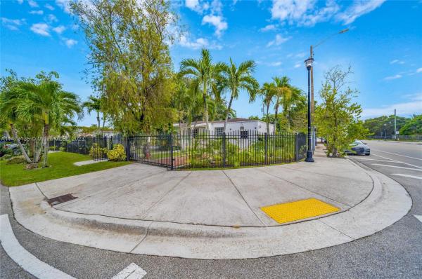 Brentwood, 200 NE 46th St, Miami, Florida 33137, image 1