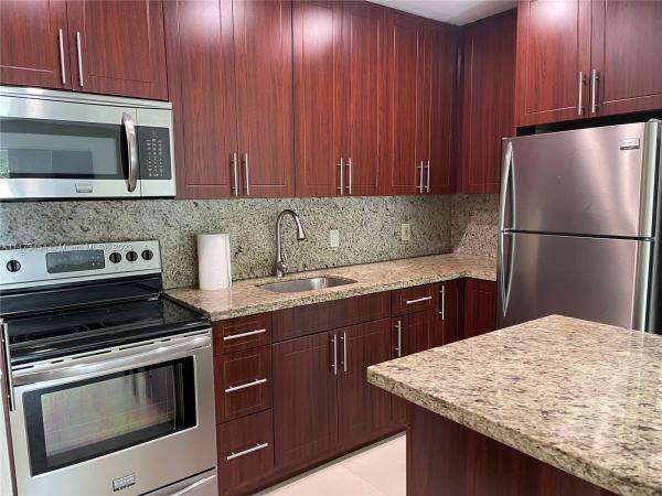 Lake Placid, 6530 Lake Patricia Dr #E26, Miami Lakes, Florida 33014, image 1