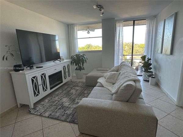 Carlton Bay, 2821 N Miami Beach Blvd #4F, North Miami Beach, Florida 33160, image 1