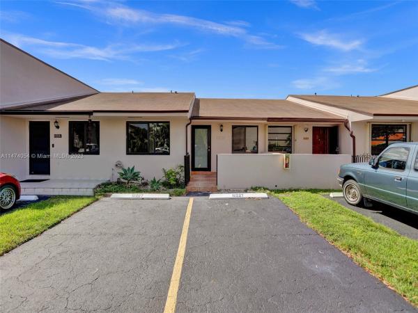 Lake Village At International Lake Townhouses, 12227 SW 24th Ter #30, Tamiami, Florida 33175, image 1