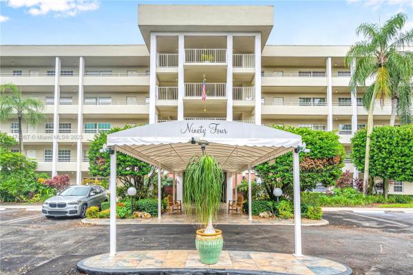 Palm-Aire Country Club 9, 808 W Cypress Blvd #302, Pompano Beach, Florida 33069, image 1