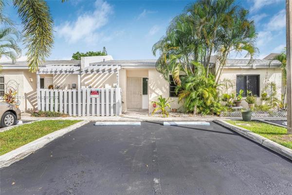 Rainbow Lakes Villas, 9267 NW 17th Ct #9267, Pembroke Pines, Florida 33024, image 1