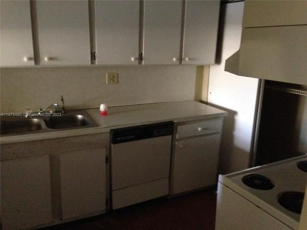 St Andrews Court, 1555 W 44th Pl #220, Hialeah, Florida 33012, image 1