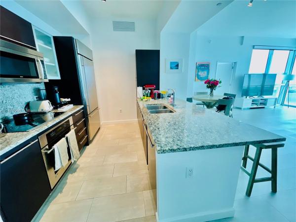 The Plaza On Brickell East, 950 Brickell Bay Dr #5210, Miami, Florida 33131, image 3