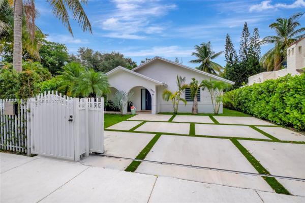 Irons Manor, 1040 NE 133rd St, North Miami, Florida 33161, image 1