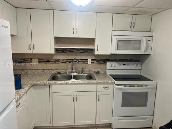 Lauderdale Oaks, 3091 NW 46th Ave #306C, Lauderdale Lakes, Florida 33313, image 2