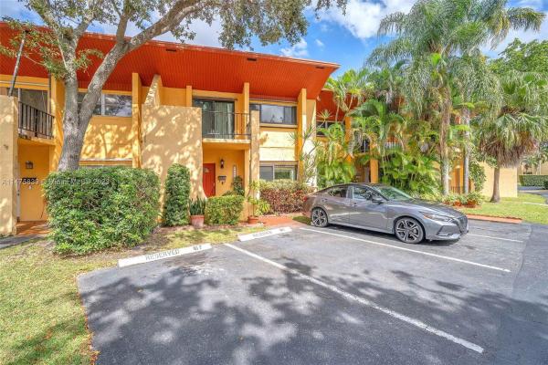 Taracoma Townhomes, 13781 SW 84th St #F, Kendale Lakes, Florida 33183, image 3