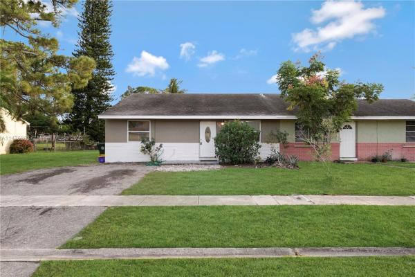 Palm Beach Villas, 4796 Chariot Cir, Greenacres, Florida 33463, image 1
