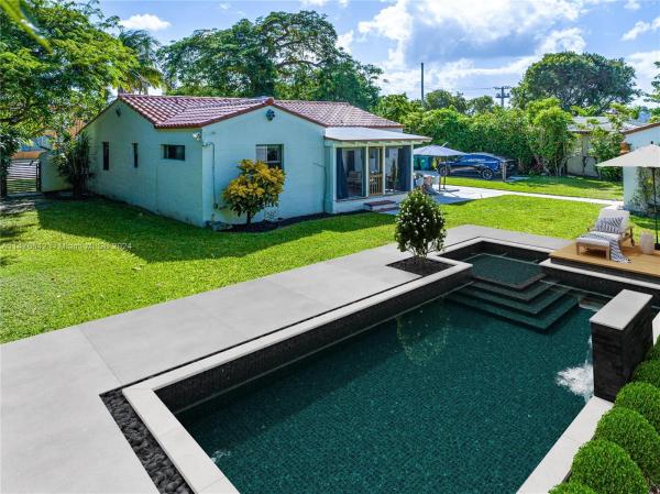 653 NE 87th St, Unincorporated Dade County, Florida 33138, image 3
