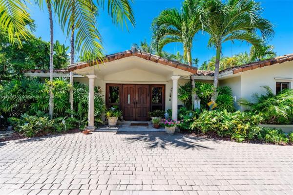 Tropical Isle Homes, 270 Cypress Dr, Key Biscayne, Florida 33149, image 3