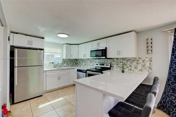 Biscayne Gardens, 16132 N Miami Ave, Golden Glades, Florida 33169, image 3