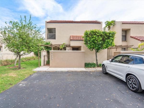 Dadeland Walk, 8633 SW 79th Pl, Kendall, Florida 33143, image 1