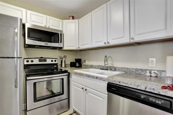 Farnham, 66 Farnham C, Deerfield Beach, Florida 33442, image 2
