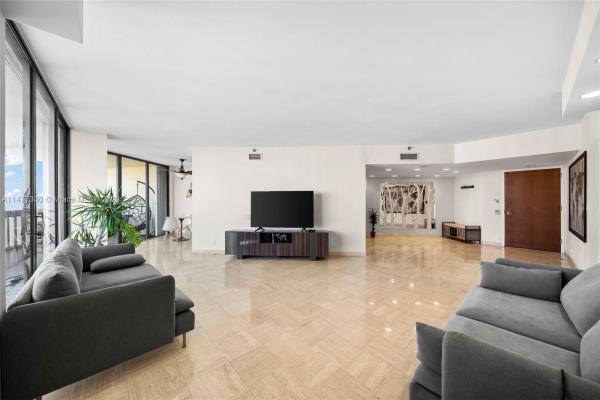Turnberry Towers, 19355 Turnberry Way #27B, Aventura, Florida 33180, image 3