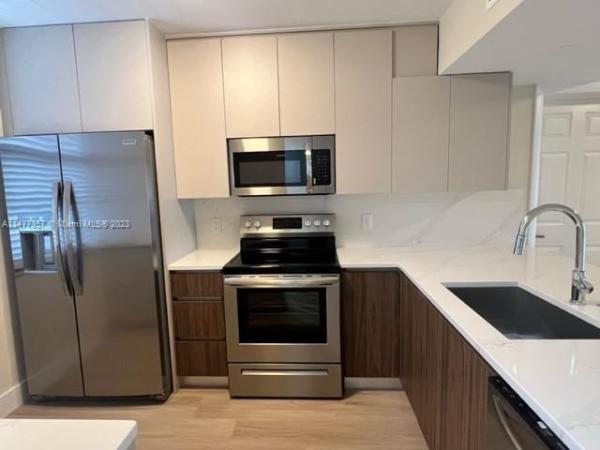 Whitehall Of Pine Island Ridge, 1506 Whitehall Dr #204, Davie, Florida 33324, image 3