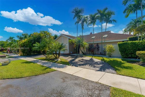 Glen Cove, 11450 SW 101st Ter, Kendall, Florida 33176, image 3